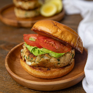 Explore top-notch burger recipes, from classic beef blends to innovative veggie options. Whether it's turkey or chicken, we've got your burger cravings covered.