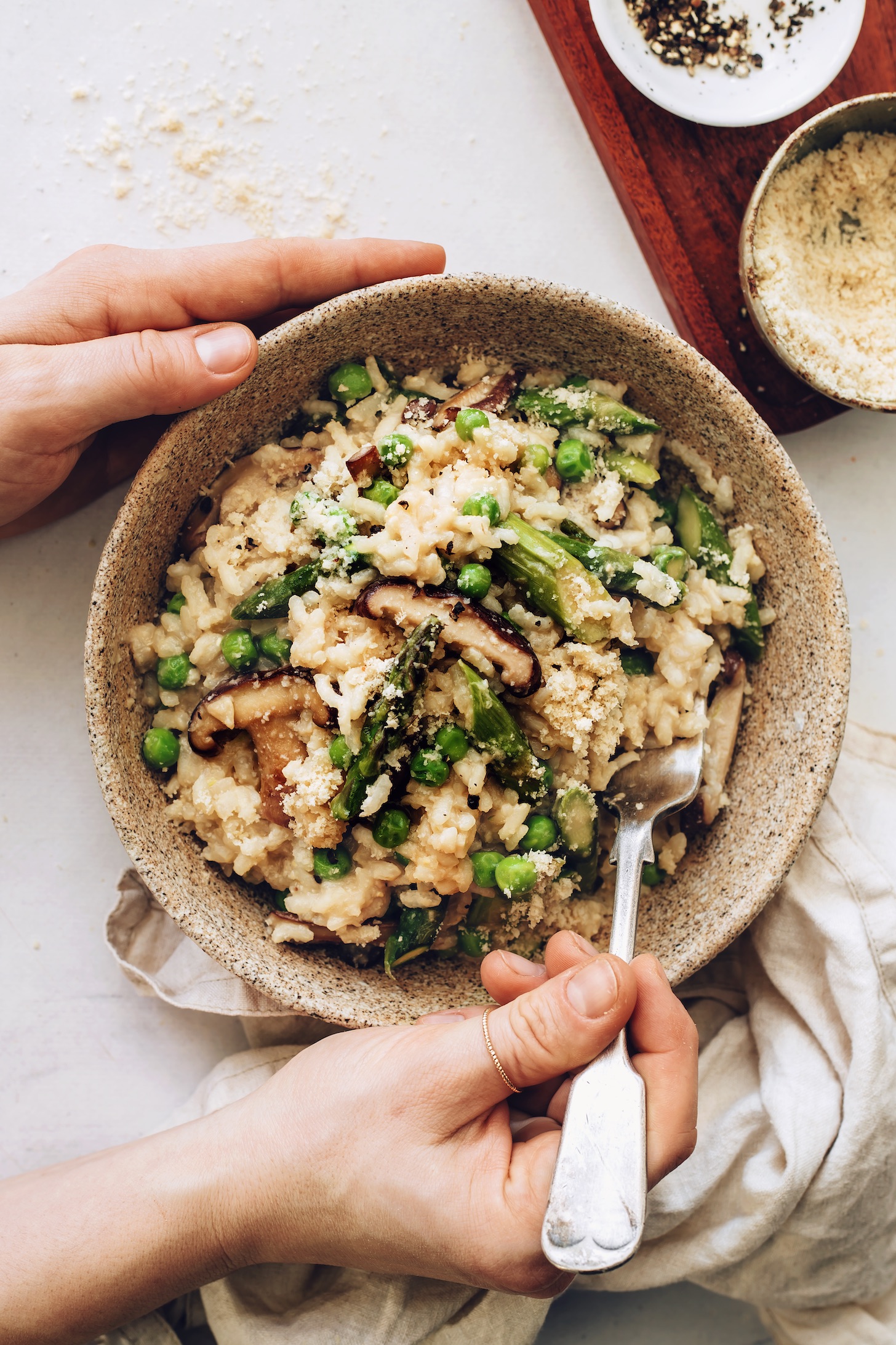 EASY Miso and Spring Pea Risotto Creamy vibrant umami filled. Just 9 ingredients required minimalistbaker recipe plantbased risotto spring 7