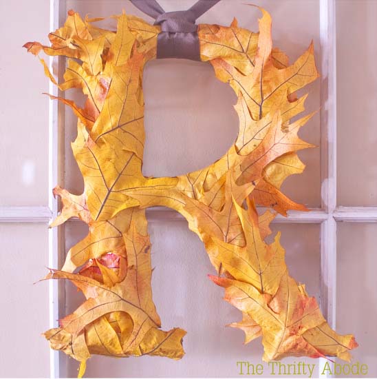 Leaf monogram fall front door decorations #falldecor #fallfrontdoor #frontdoor #decorhomeideas