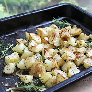 Roast potatoes rosemary d1