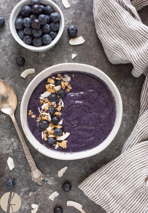 blueberry banana smoothie bowl 1 flavorthemoments.com