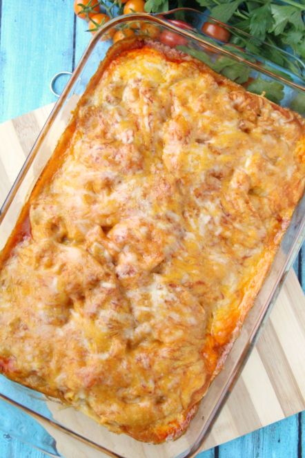 Great ideas for quick and easy weeknight dinners - one dish dinners and casseroles using leftover rotisserie chicken! | rotisserie chicken casseroles | shredded chicken | chicken rice casserole 