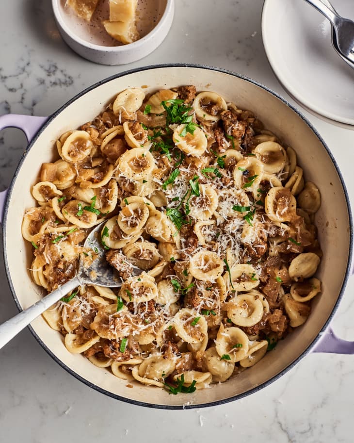 k%2FPhoto%2FRecipes%2F2021 08 caramelized onions apple sausage pasta%2F2021 08 24 ATK 5696