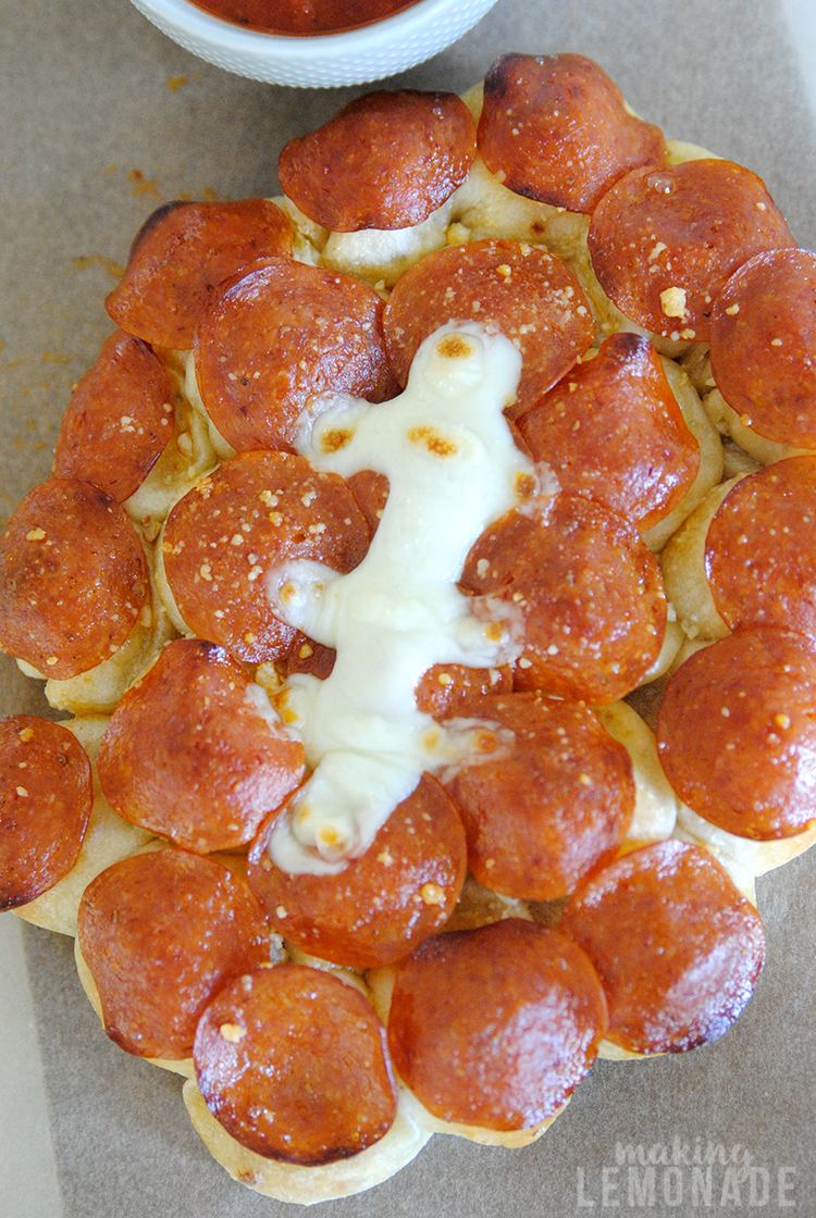 pull apart pepperoni cheese bread superbowl party 17